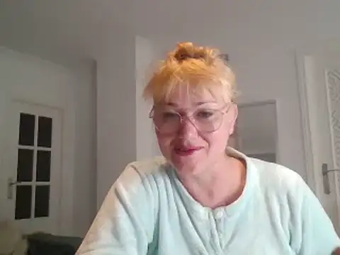 Snapshot of Luzia-Sal chatting on February 14, 8:52 am Luzia-Sal online show from February 14, 8:52 am