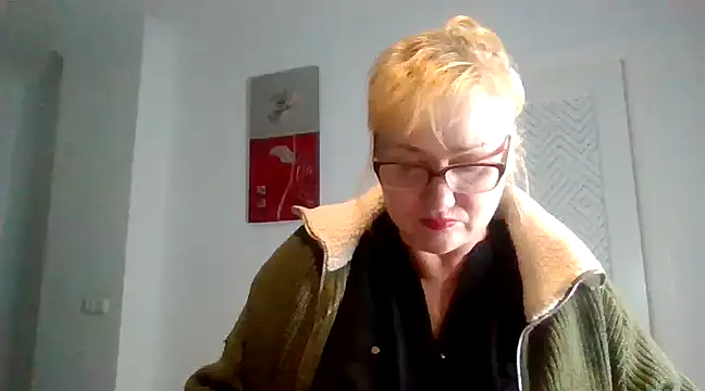 Snapshot of Luzia-Sal chatting on March 5, 6:45 pm Luzia-Sal online show from March 5, 6:45 pm