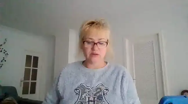 Snapshot of Luzia-Sal chatting on March 7, 8:13 am Luzia-Sal online show from March 7, 8:13 am