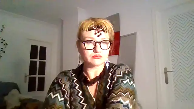 Snapshot of Luzia-Sal chatting on March 12, 6:33 pm Luzia-Sal online show from March 12, 6:33 pm