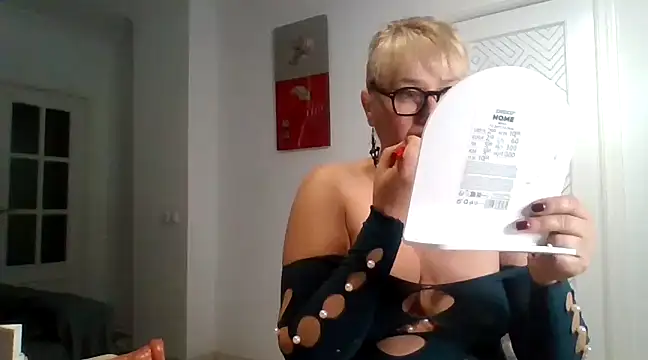 Snapshot of Luzia-Sal chatting on March 22, 10:26 pm Luzia-Sal online show from March 22, 10:26 pm