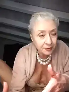 Snapshot of divinaerotica chatting on February 7, 5:29 pm divinaerotica online show from February 7, 5:29 pm