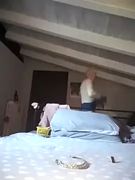 Snapshot of divinaerotica chatting on March 2, 4:32 pm divinaerotica online show from March 2, 4:32 pm