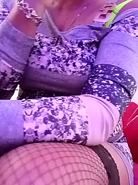 Snapshot of Juliana60 chatting on February 1, 10:37 am Juliana60 online show from February 1, 10:37 am