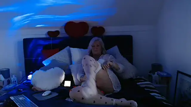 Snapshot of Juliana60 chatting on March 10, 5:33 am Juliana60 online show from March 10, 5:33 am