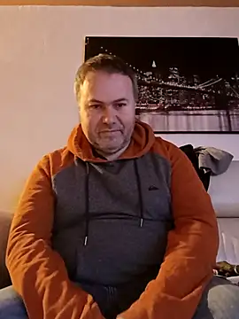 Snapshot of Pourleplasirs chatting on February 18, 10:36 pm Pourleplasirs online show from February 18, 10:36 pm