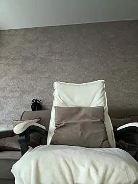 Snapshot of LillySquirtShot chatting on July 2, 11:22 pm LillySquirtShot online show from July 2, 11:22 pm
