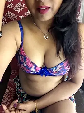 Cute Jiyaa online show from January 31, 7:45 pm