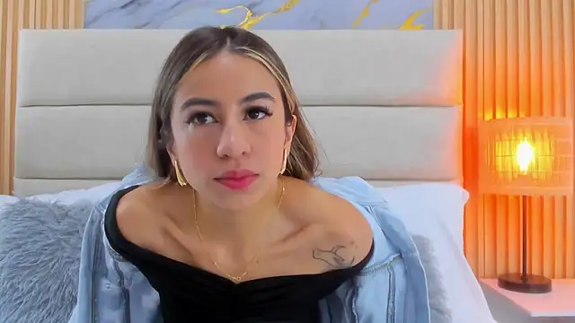Snapshot of Ariana_greenblat chatting on May 2, 2:22 pm Ariana greenblat online show from May 2, 2:22 pm