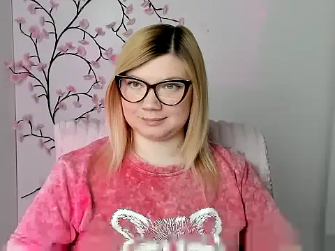 Snapshot of Lola_moree chatting on May 5, 12:02 pm Lola moree online show from May 5, 12:02 pm