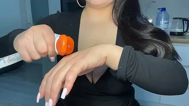Snapshot of anora_sunny chatting on April 28, 6:46 pm anora sunny online show from April 28, 6:46 pm
