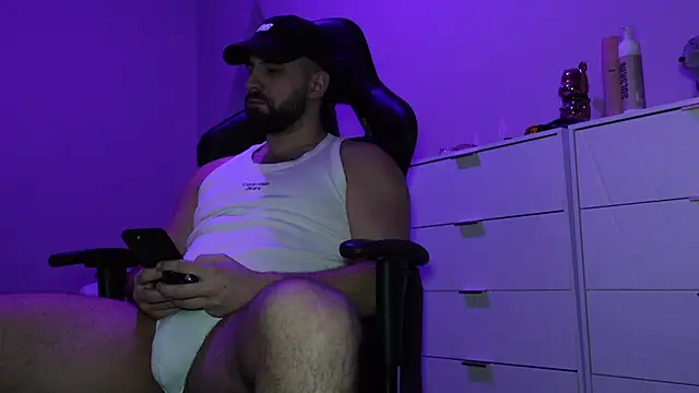 Snapshot of lucas_kazimm chatting on January 27, 4:43 pm lucas kazimm online show from January 27, 4:43 pm