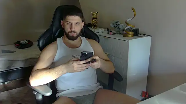 Snapshot of lucas_kazimm chatting on February 6, 1:54 pm lucas kazimm online show from February 6, 1:54 pm