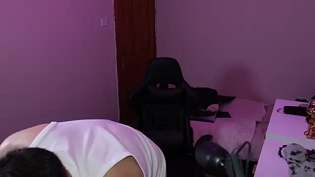 Snapshot of lucas_kazimm chatting on February 17, 7:42 pm lucas kazimm online show from February 17, 7:42 pm