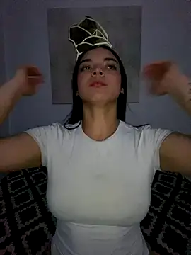 Snapshot of eileensophi chatting on September 19, 2:24 am eileensophi online show from September 19, 2:24 am