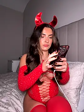 Snapshot of cute_carly_ chatting on October 13, 2:06 pm cute carly online show from October 13, 2:06 pm