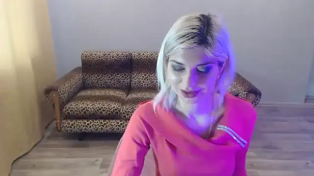 Snapshot of SexyBeatriice chatting on February 1, 7:15 am SexyBeatriice online show from February 1, 7:15 am
