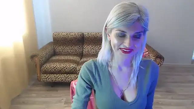 Snapshot of SexyBeatriice chatting on February 2, 10:13 am SexyBeatriice online show from February 2, 10:13 am