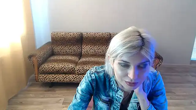 Snapshot of SexyBeatriice chatting on February 21, 10:28 am SexyBeatriice online show from February 21, 10:28 am
