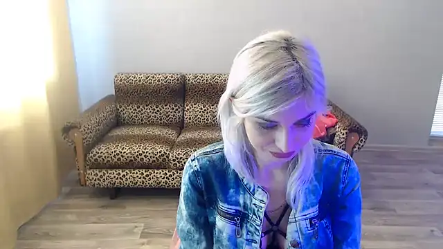 Snapshot of SexyBeatriice chatting on February 22, 7:23 am SexyBeatriice online show from February 22, 7:23 am