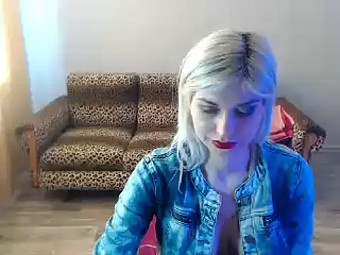 Snapshot of SexyBeatriice chatting on March 1, 10:24 am SexyBeatriice online show from March 1, 10:24 am