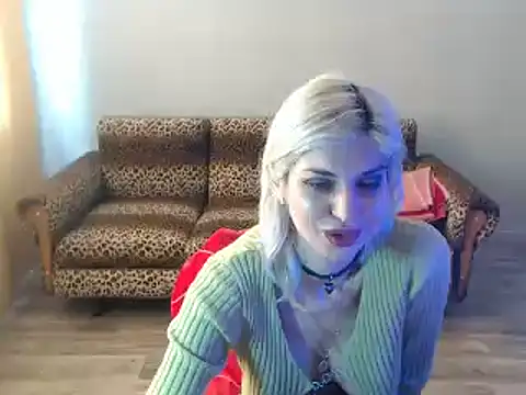 Snapshot of SexyBeatriice chatting on March 8, 10:11 am SexyBeatriice online show from March 8, 10:11 am