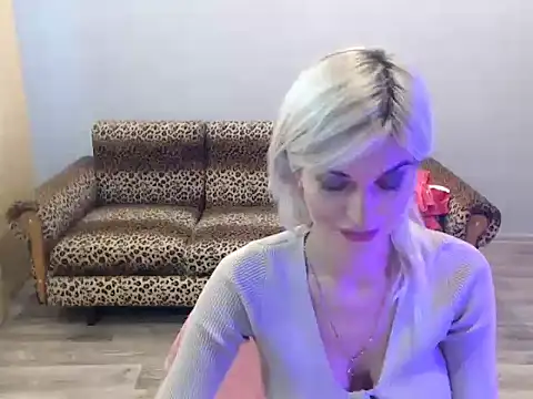Snapshot of SexyBeatriice chatting on October 9, 6:22 am SexyBeatriice online show from October 9, 6:22 am