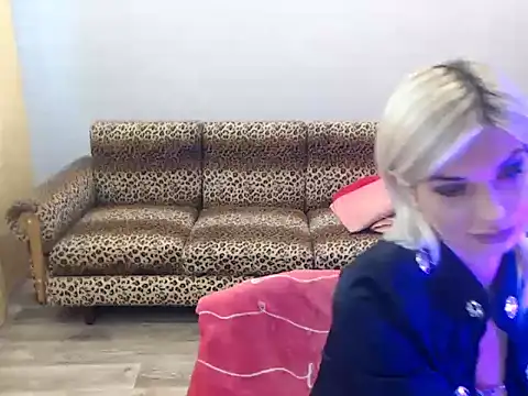 Snapshot of SexyBeatriice chatting on October 16, 6:25 am SexyBeatriice online show from October 16, 6:25 am