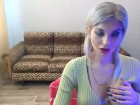 Snapshot of SexyBeatriice chatting on October 19, 6:25 am SexyBeatriice online show from October 19, 6:25 am