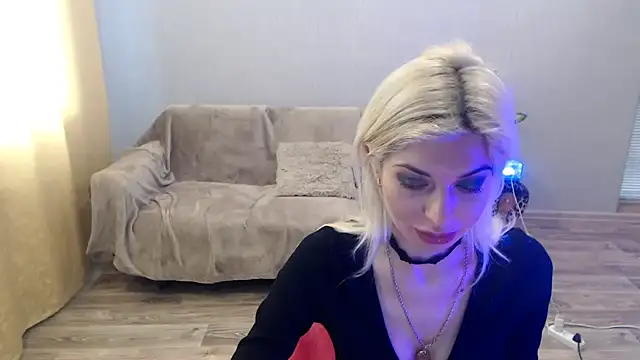 SexyBeatriice online show from March 27, 7:25 am