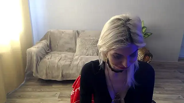 SexyBeatriice online show from March 29, 6:24 am