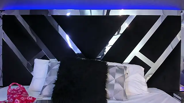 AliDiaz  online show from September 9, 11:32 am