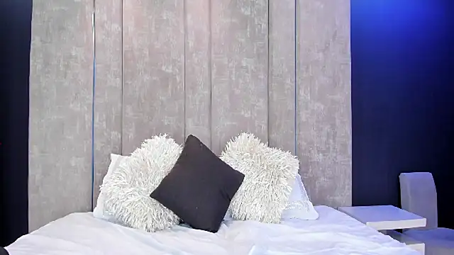 Snapshot of AliDiaz_ chatting on April 28, 2:27 am AliDiaz online show from April 28, 2:27 am