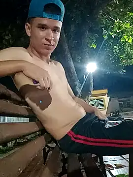 Snapshot of arevalo1124 chatting on February 4, 4:48 am arevalo1124 online show from February 4, 4:48 am