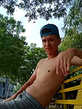 Snapshot of arevalo1124 chatting on February 6, 8:45 pm arevalo1124 online show from February 6, 8:45 pm