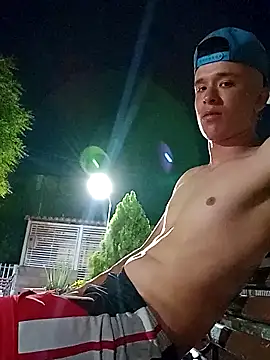 Snapshot of arevalo1124 chatting on March 13, 5:11 am arevalo1124 online show from March 13, 5:11 am