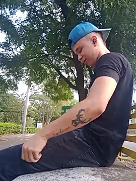 Snapshot of arevalo1124 chatting on September 18, 9:28 pm arevalo1124 online show from September 18, 9:28 pm