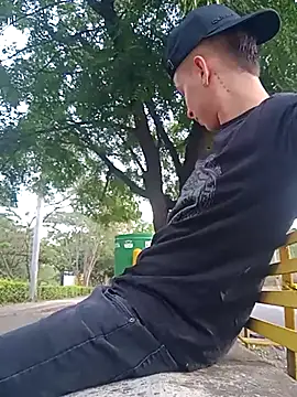 Snapshot of arevalo1124 chatting on September 20, 9:38 pm arevalo1124 online show from September 20, 9:38 pm