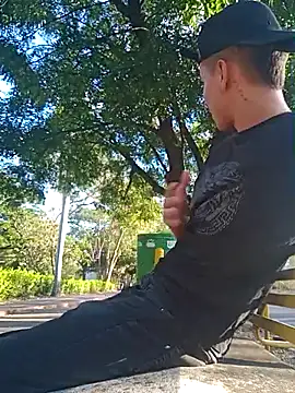 Snapshot of arevalo1124 chatting on September 28, 9:42 pm arevalo1124 online show from September 28, 9:42 pm