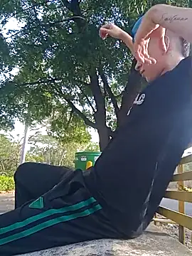 Snapshot of arevalo1124 chatting on October 6, 9:01 pm arevalo1124 online show from October 6, 9:01 pm