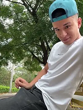 Snapshot of arevalo1124 chatting on October 11, 9:35 pm arevalo1124 online show from October 11, 9:35 pm