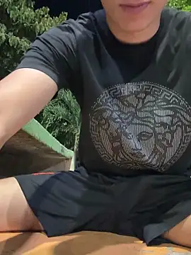 Snapshot of arevalo1124 chatting on November 10, 4:55 am arevalo1124 online show from November 10, 4:55 am