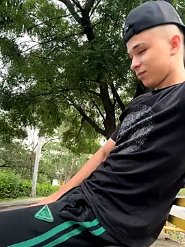 Snapshot of arevalo1124 chatting on November 11, 9:37 pm arevalo1124 online show from November 11, 9:37 pm