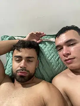 Snapshot of hornytwins15 chatting on March 8, 4:34 am hornytwins15 online show from March 8, 4:34 am