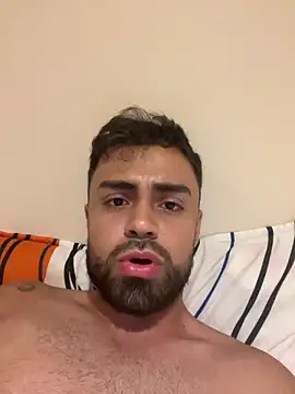 Snapshot of hornytwins15 chatting on March 13, 4:05 am hornytwins15 online show from March 13, 4:05 am