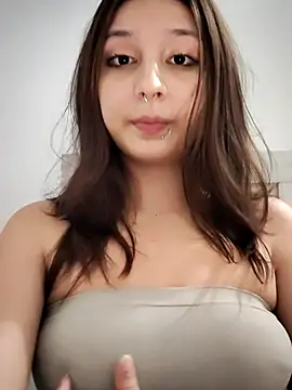 Snapshot of Maiden-Hot chatting on July 5, 9:44 pm Maiden-Hot online show from July 5, 9:44 pm