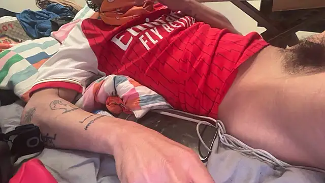 Lucasss1712 online show from April 18, 11:16 pm