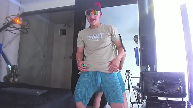 Snapshot of Thomas_May4rs chatting on February 19, 10:34 am Thomas May4rs online show from February 19, 10:34 am