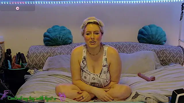 Snapshot of GoddessAlimony chatting on February 1, 6:00 am GoddessAlimony online show from February 1, 6:00 am