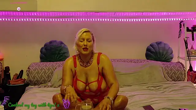 Snapshot of GoddessAlimony chatting on February 1, 11:06 pm GoddessAlimony online show from February 1, 11:06 pm